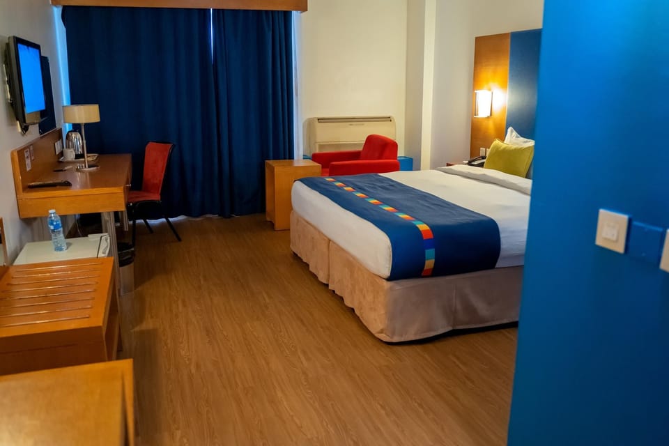 Standard Single Room, 1 King Bed, Ground Floor | In-room safe, desk, laptop workspace, WiFi (free)