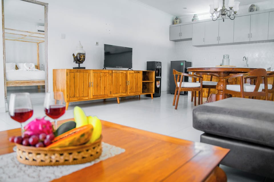 Deluxe Double Room, Kitchen | Free WiFi, bed sheets