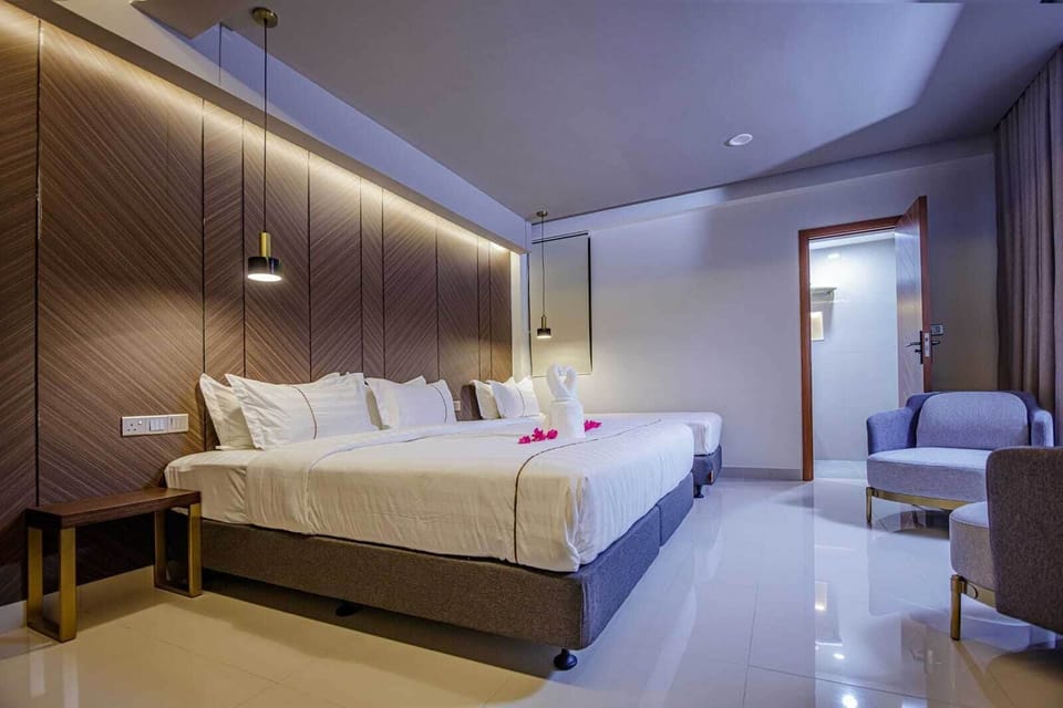 Royal Room | Desk, laptop workspace, iron/ironing board, free WiFi
