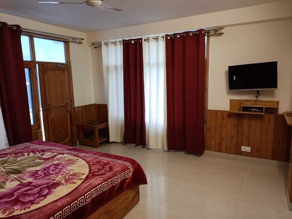 Deluxe Room, Balcony, Mountain View | Free WiFi