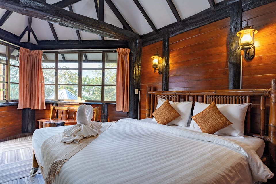 Deluxe Cottage Double | Minibar, desk, blackout drapes, rollaway beds