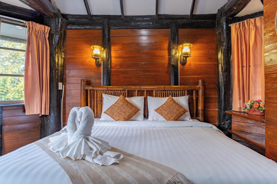 Deluxe Cottage Double | Minibar, desk, blackout drapes, rollaway beds