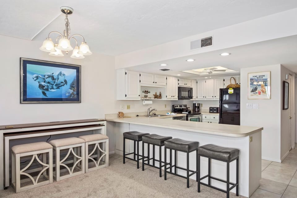 Condo, 1 King Bed with Sofa bed (Pelican Watch #602) | Private kitchen | Oven, toaster