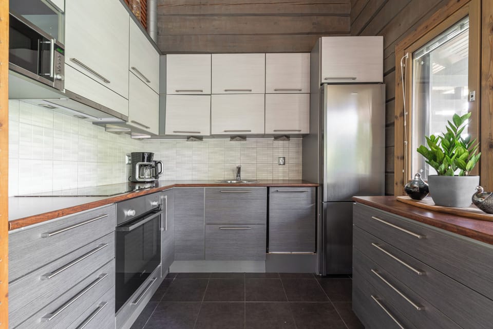 Superior Cabin, Multiple Beds, Kitchen, Courtyard Area | Private kitchen | Full-size fridge, microwave, oven, stovetop