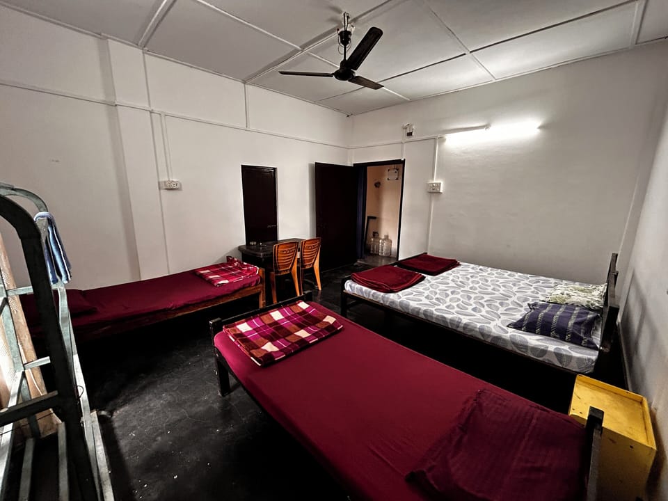 Economy Double or Twin Room | Iron/ironing board (on request), WiFi (free)
