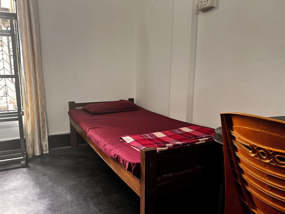 Economy Double or Twin Room | Iron/ironing board (on request), WiFi (free)