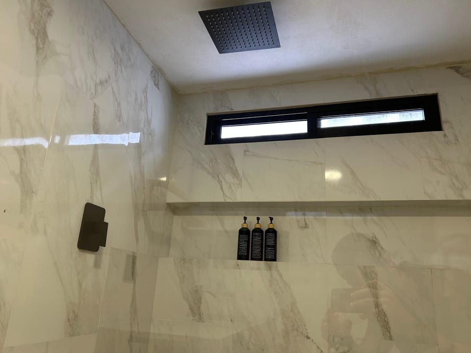 Quadruple Room, Lake View | Bathroom