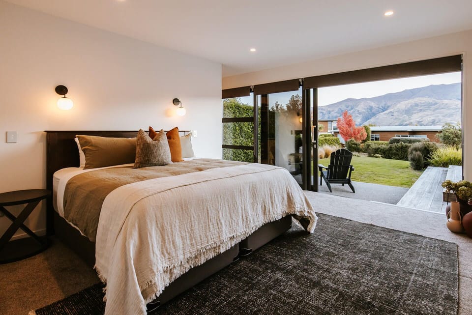Luxury House, Mountain View | 5 bedrooms, blackout drapes, iron/ironing board, free WiFi