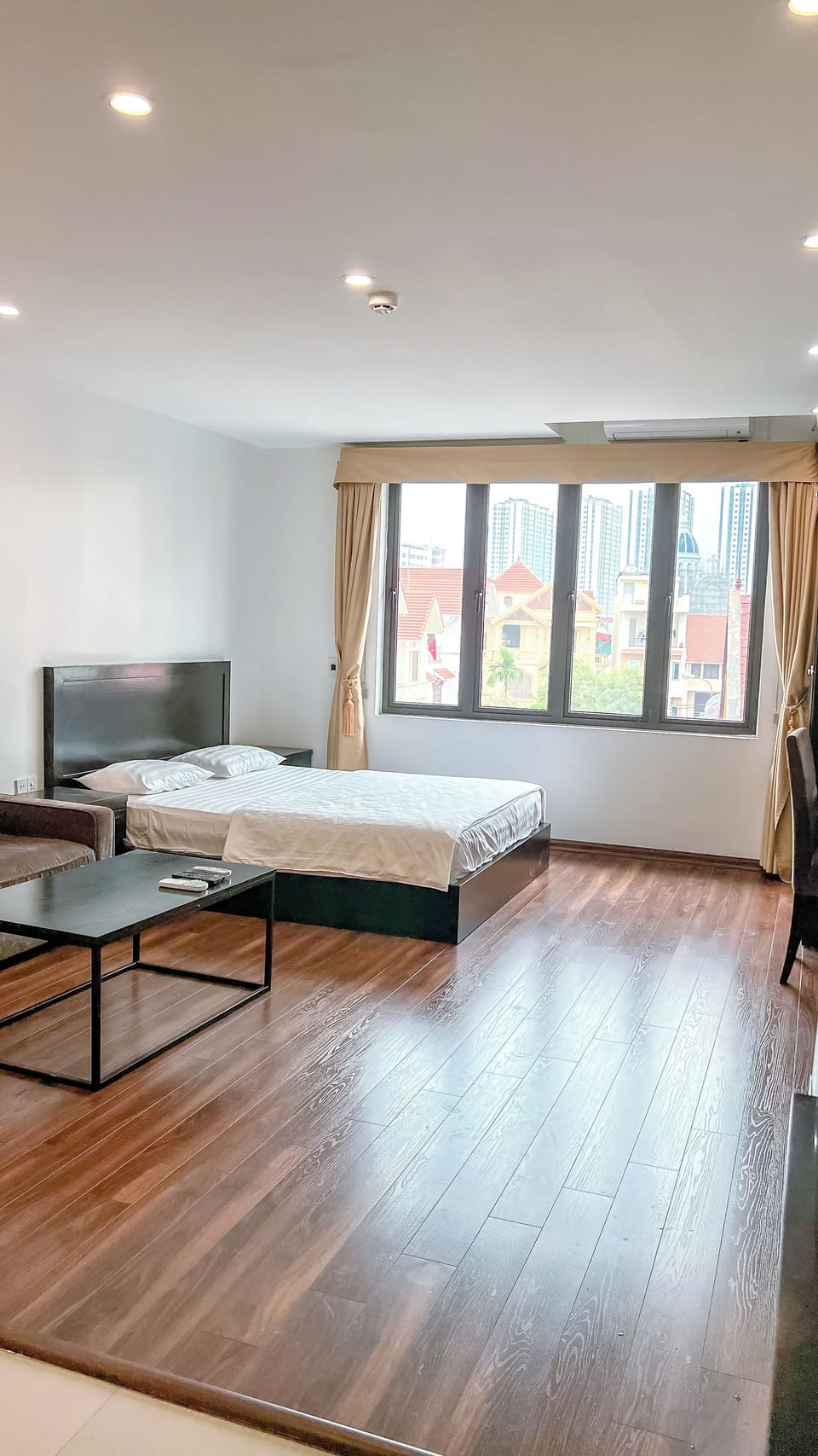 In-room safe, desk, laptop workspace, WiFi (free)