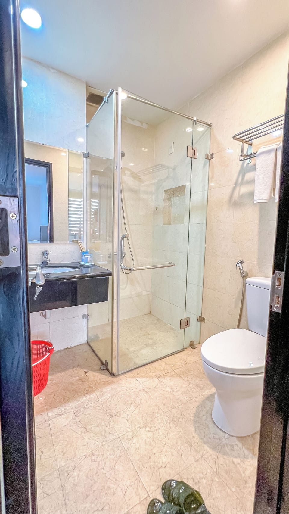 Combined shower/tub, free toiletries, hair dryer, slippers