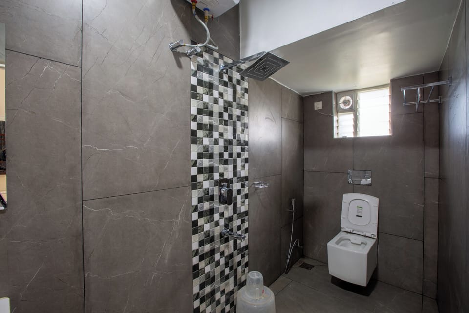 Family Room | Bathroom | Shower, slippers, towels, soap
