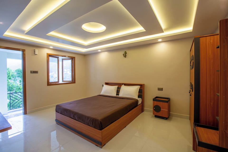 Executive Room | Premium bedding, in-room safe, WiFi (free), bed sheets