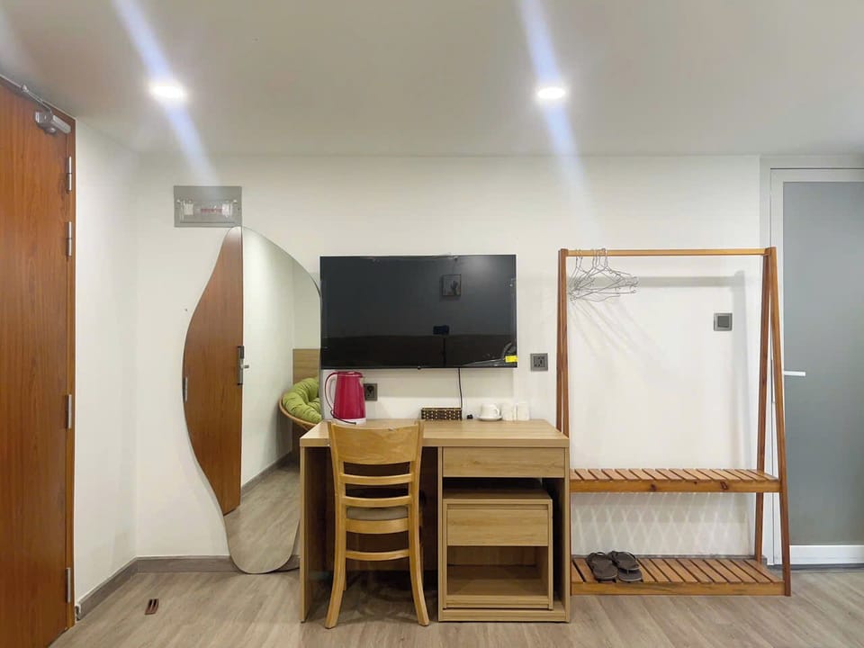 Comfort Double Room Single Use | Desk, laptop workspace, blackout drapes, soundproofing