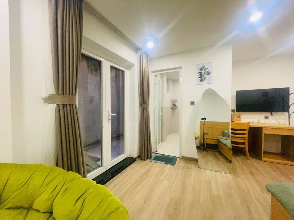 Superior Double Room Single Use | Desk, laptop workspace, blackout drapes, soundproofing