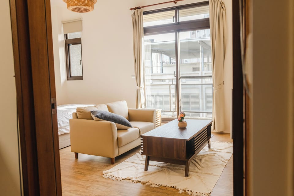 Comfort Quadruple Room, Balcony | Living area