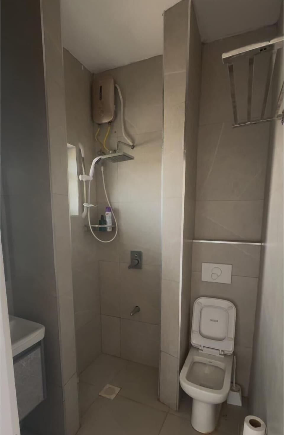 Executive Studio, Garden View | Bathroom | Combined shower/tub, hair dryer, slippers, towels