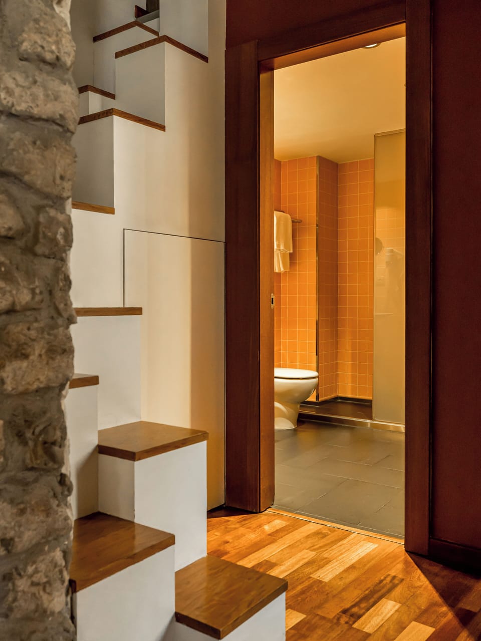 Junior Suite | Bathroom | Shower, rainfall showerhead, free toiletries, hair dryer