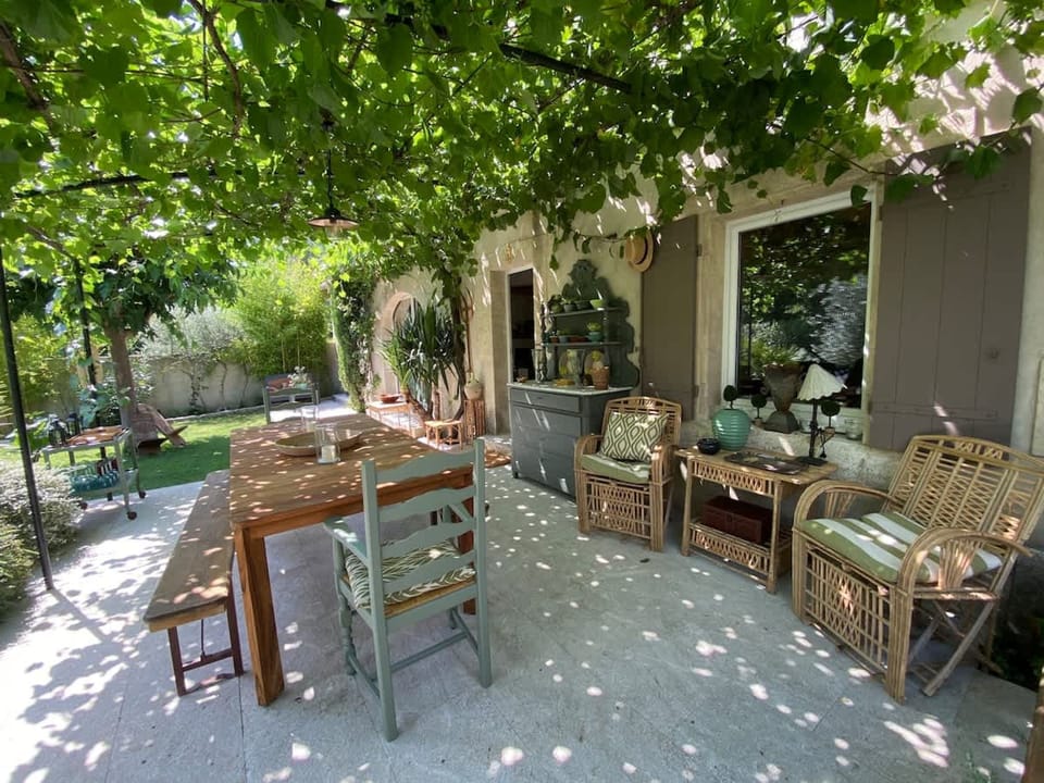 House | 5 bedrooms, desk