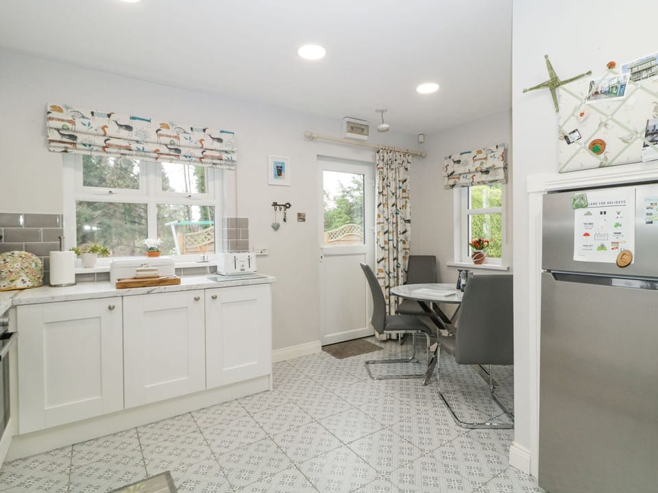 Dishwasher, cookware/dishes/utensils