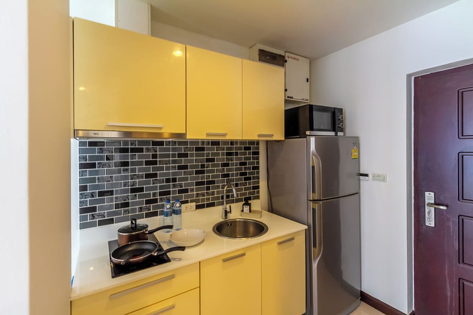 Condo, 1 Bedroom, Private Pool, City View | Interior
