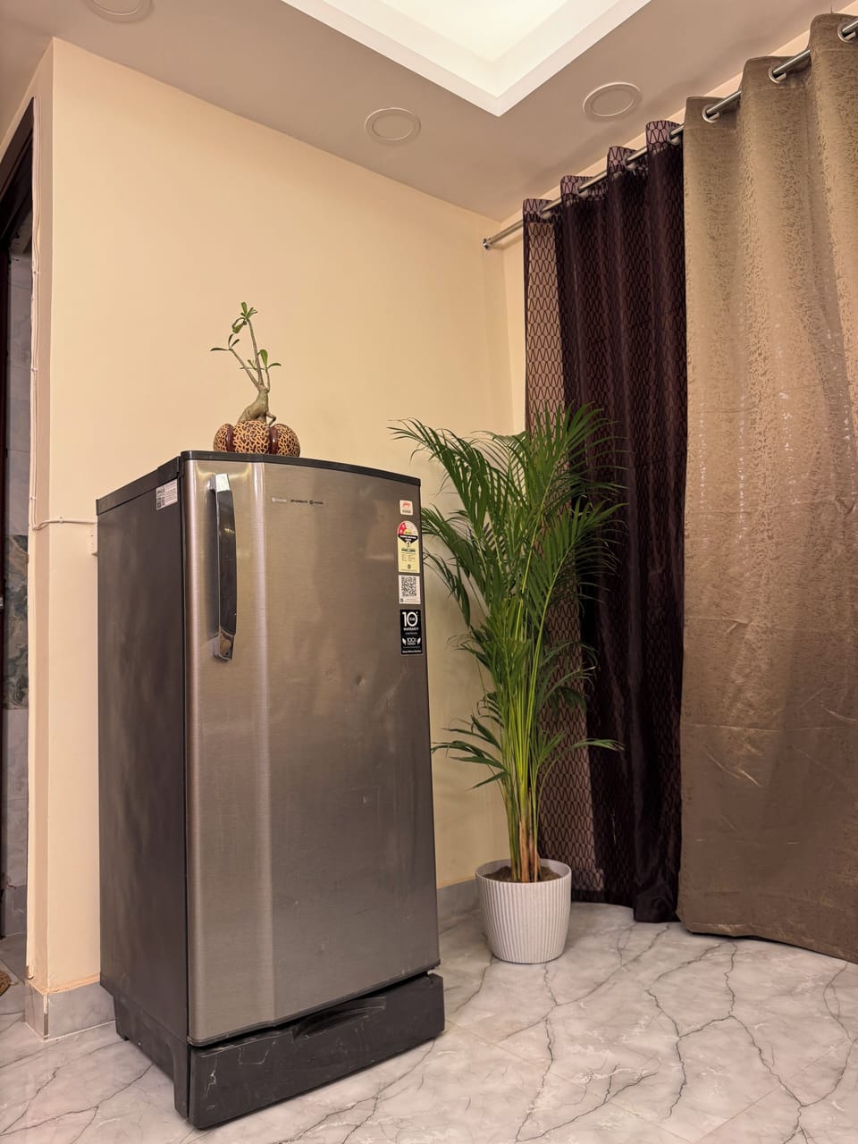 Superior Apartment, Pets Allowed, Garden View | Private kitchen | Shared fridge