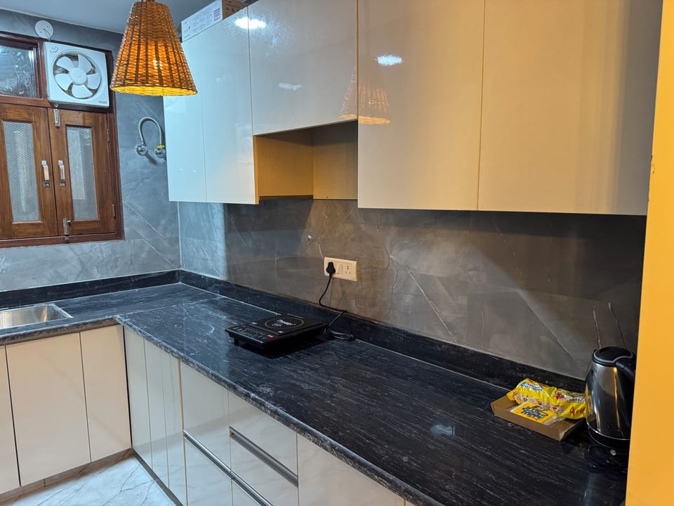 Superior Apartment, Pets Allowed, Garden View | Private kitchen | Shared fridge