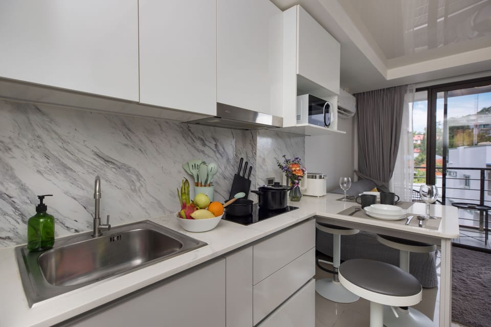Comfort Condo, 1 Bedroom, Balcony | Private kitchen | Electric kettle