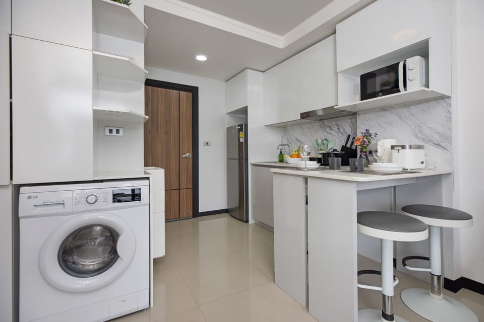 Comfort Condo, 1 Bedroom, Balcony | Living room