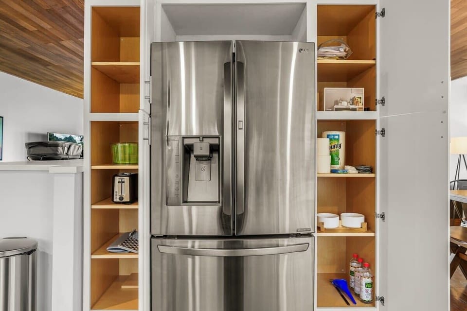 House (3 Bedrooms) | Private kitchen | Fridge, microwave, oven, stovetop