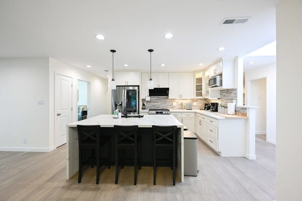 House (3 Bedrooms) | Private kitchen | Microwave, oven, coffee/tea maker, electric kettle