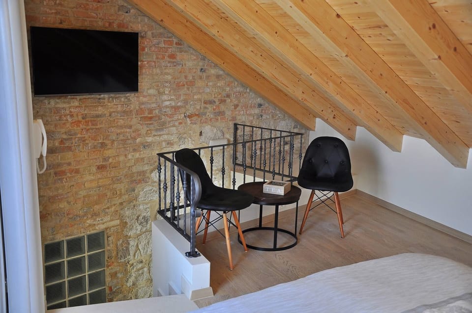 Room, 1 Bedroom, Smoking, Balcony | Room amenity