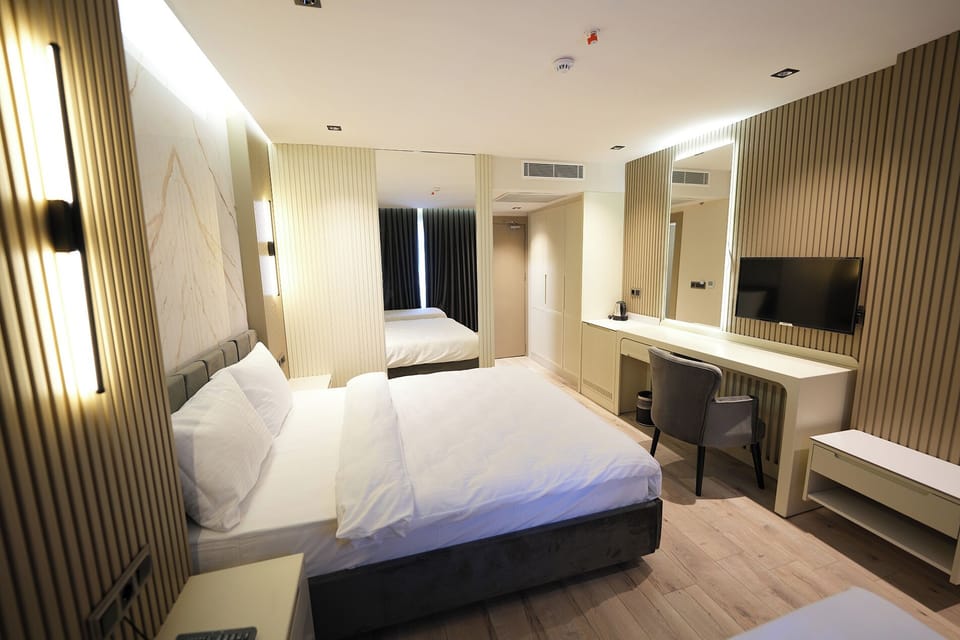 Family Twin Room | In-room safe, soundproofing, bed sheets