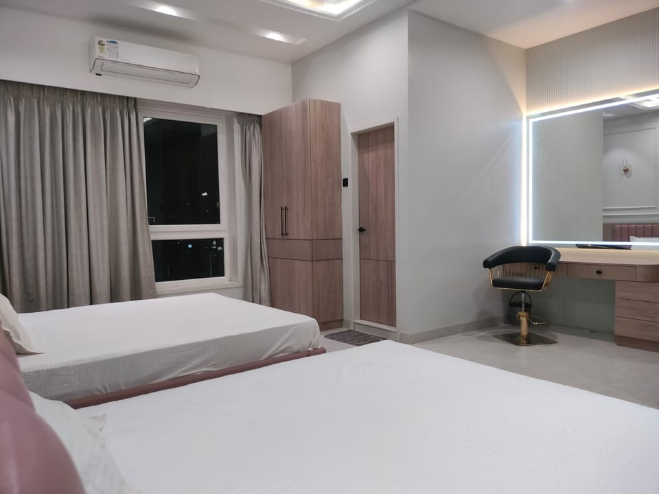 Luxury Double Room, City View