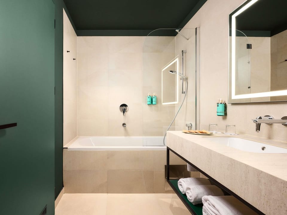 Executive Room, 1 Double Bed with Sofa bed, Accessible | Premium bedding, memory foam beds, minibar, in-room safe