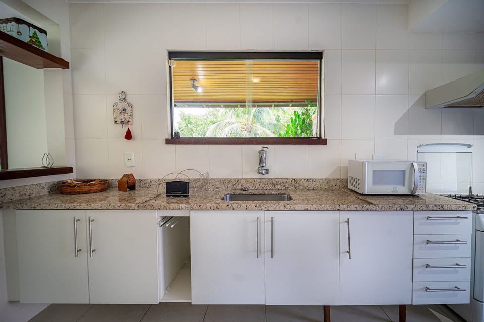 Deluxe Villa | Private kitchen | Fridge, microwave, oven, coffee/tea maker