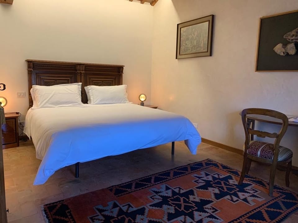 Comfort Room | In-room safe, desk, iron/ironing board, free WiFi
