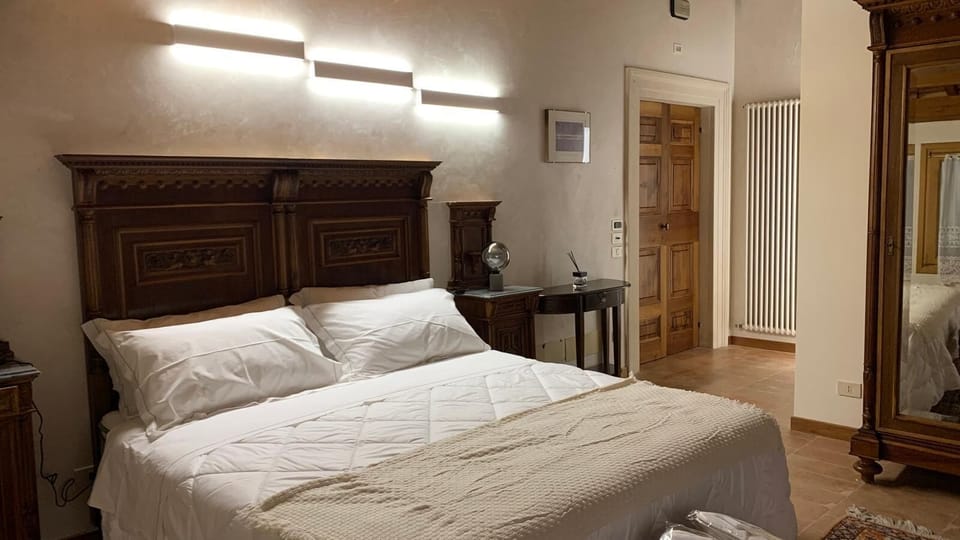 Deluxe Triple Room | In-room safe, desk, iron/ironing board, free WiFi
