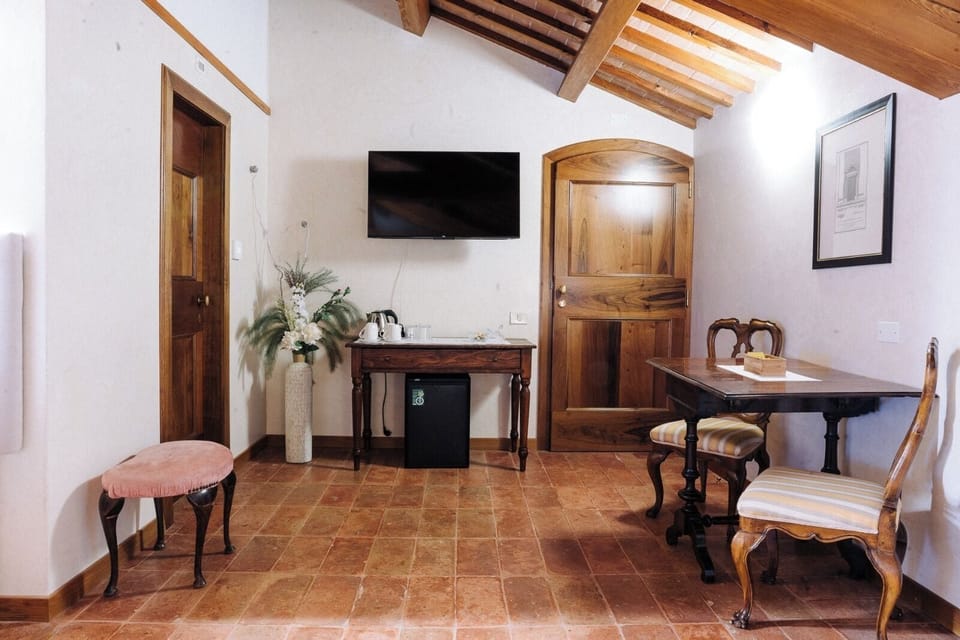 Superior Quadruple Room | In-room safe, desk, iron/ironing board (on request), WiFi (free)
