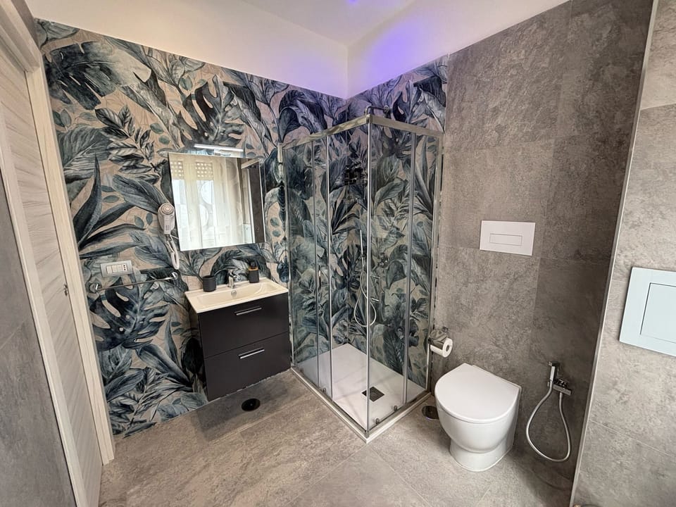 Double Room, Private Bathroom | Bathroom | Shower, free toiletries, hair dryer, towels