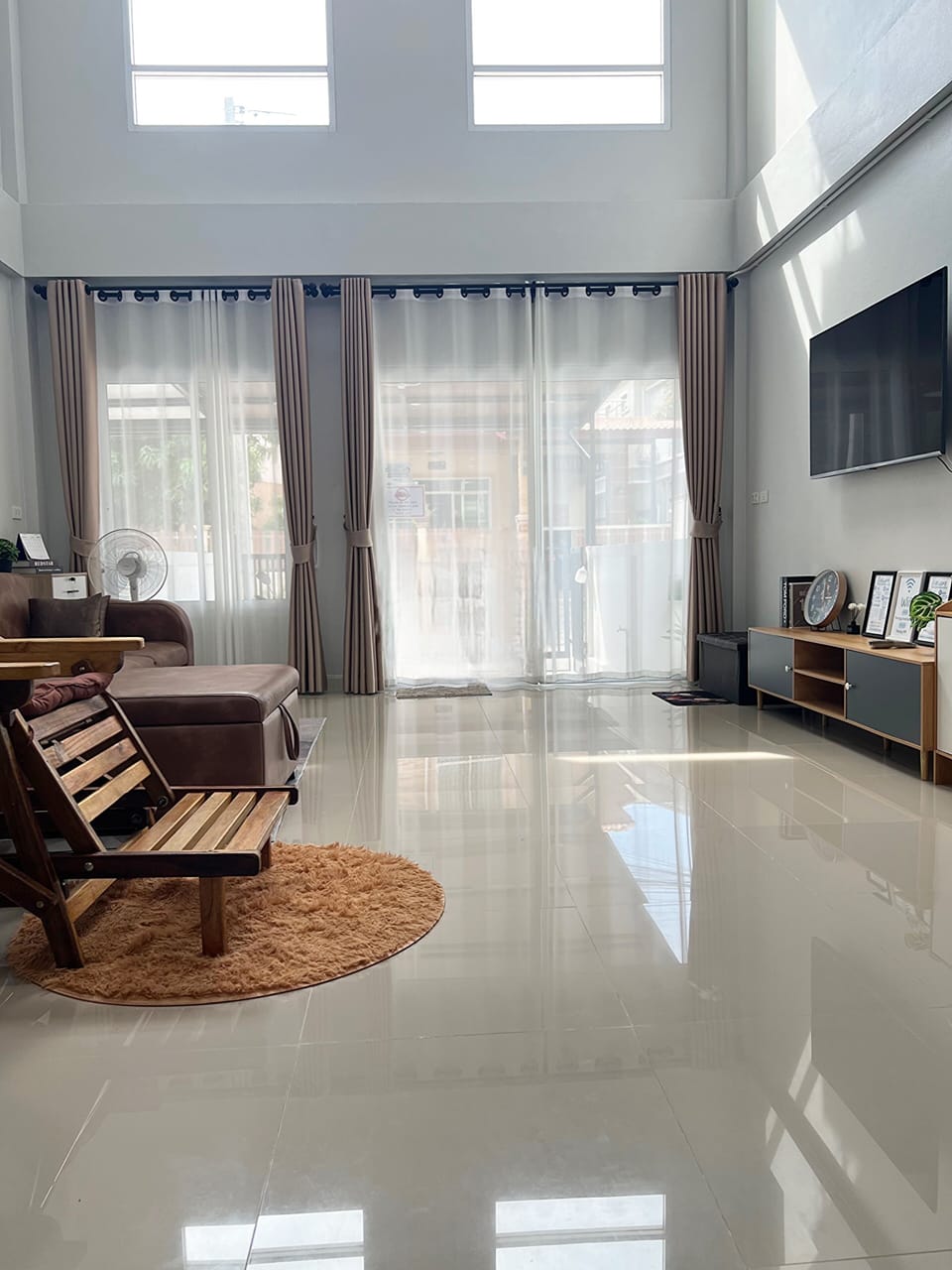 City Townhome, 3 Bedrooms, Private Bathroom | Living area | TV