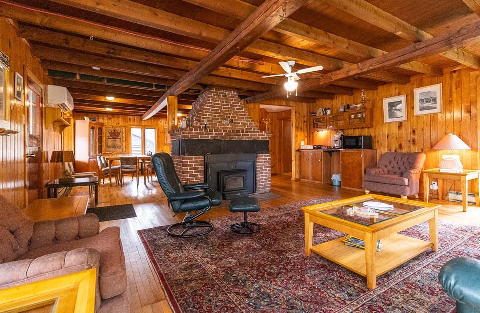 Premier Cabin, 6 Bedrooms, Kitchen, River View | Hypo-allergenic bedding, individually decorated, individually furnished