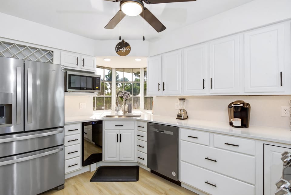 House, Multiple Beds (Bayview Beach House) | Private kitchen | Oven, toaster
