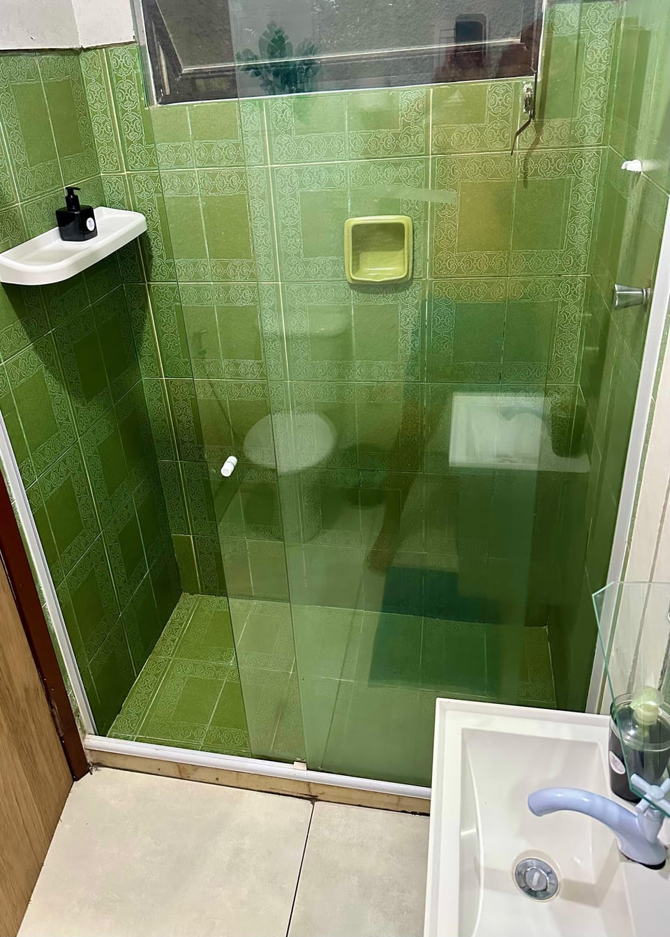 Standard Twin Room | Bathroom | Shower, towels, soap, toilet paper