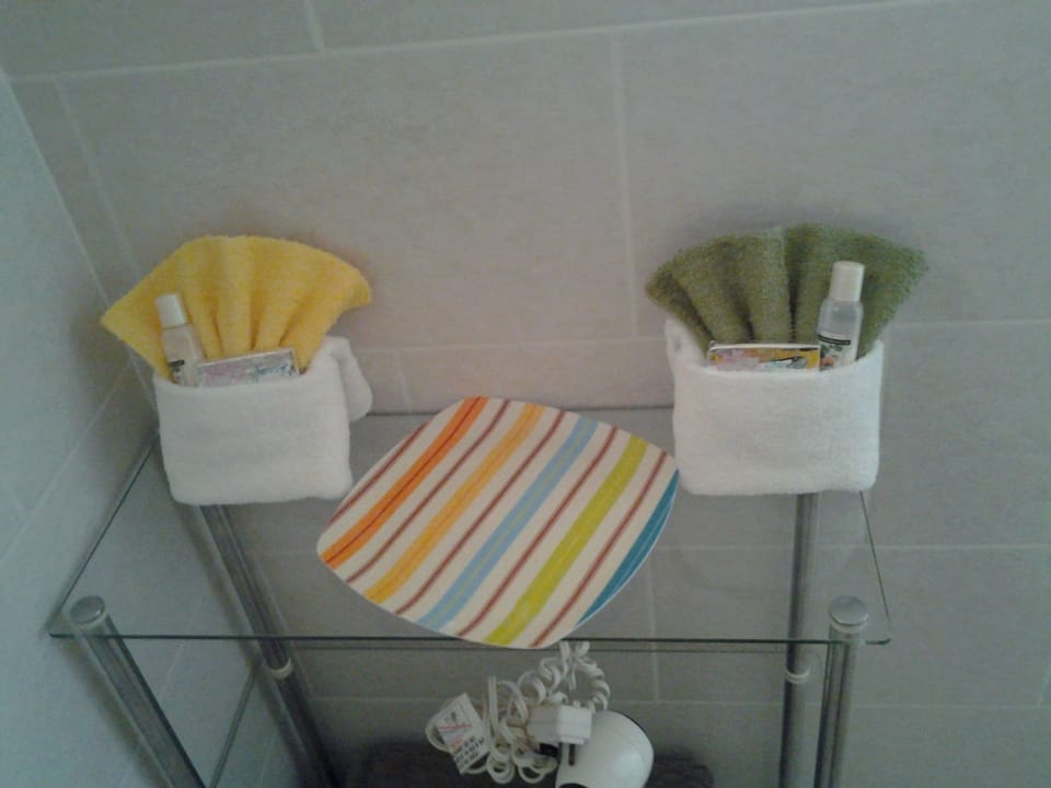 Family Studio Suite, 1 Double Bed (Croton) | Bathroom | Free toiletries, towels