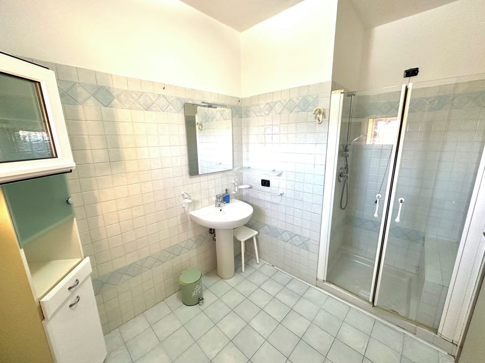 Deluxe Triple Room, Balcony, Sea View | Bathroom | Hair dryer, bidet, towels, soap
