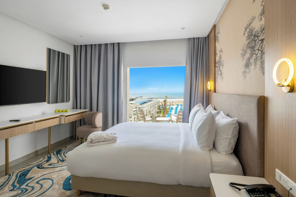 Free minibar, soundproofing, free WiFi, bed sheets