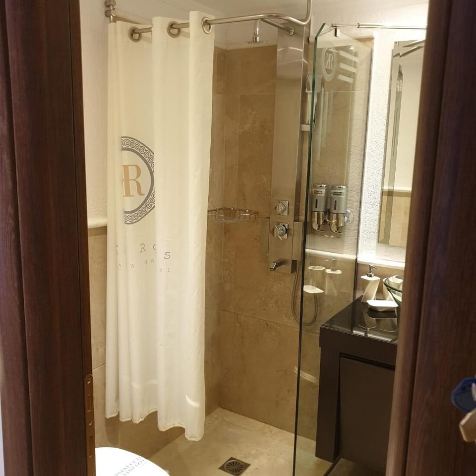 Room, 1 Bedroom, Balcony | Bathroom