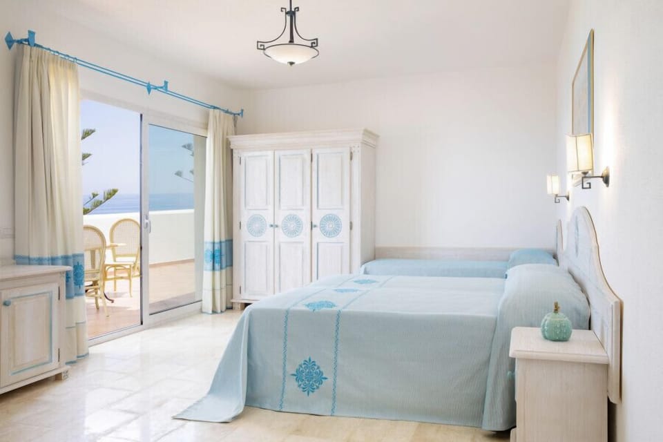 Panoramic Triple Room, Garden View | Down comforters, desk, bed sheets