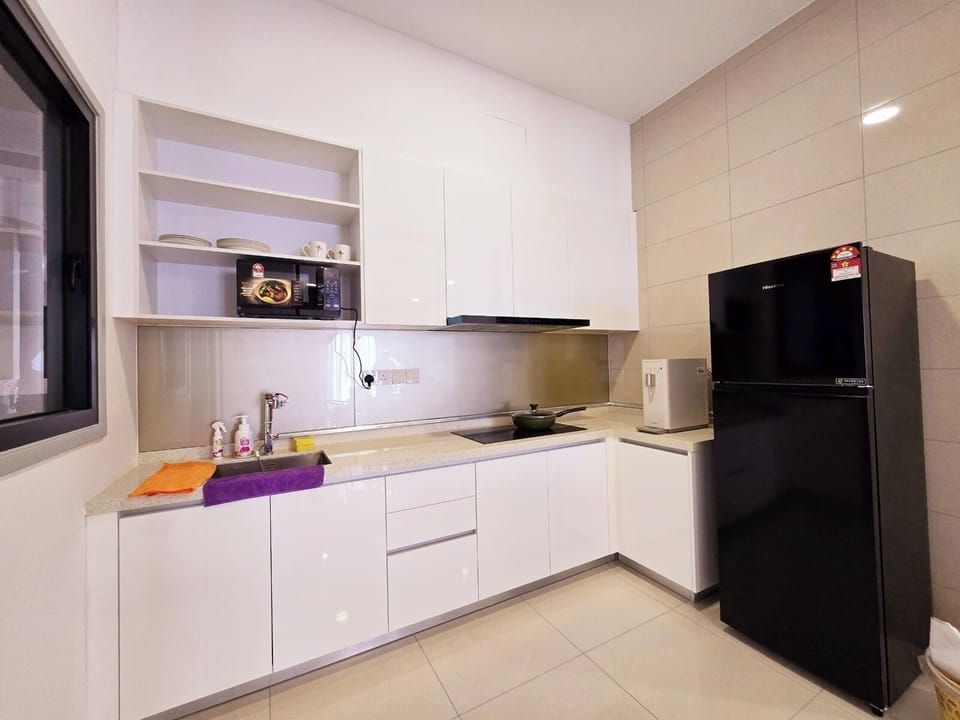 Family Apartment, City View | Private kitchen