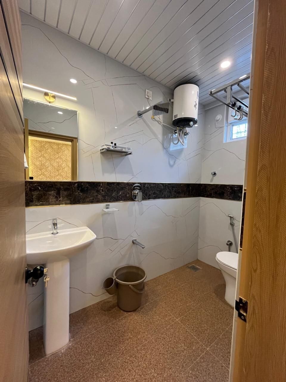 Shower, slippers, bidet, towels